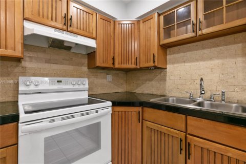 House in Pembroke Pines, Florida 2 bedrooms, 122.35 sq.m. № 2053270 - photo 21