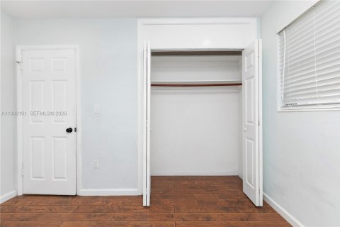 House in Pembroke Pines, Florida 2 bedrooms, 122.35 sq.m. № 2053270 - photo 13