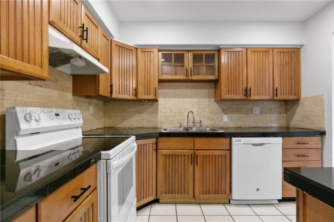 House in Pembroke Pines, Florida 2 bedrooms, 122.35 sq.m. № 2053270 - photo 4