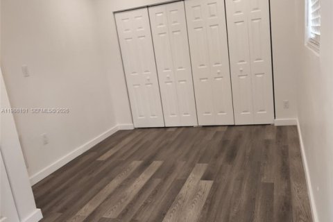 House in Pembroke Pines, Florida 2 bedrooms, 122.35 sq.m. № 2053270 - photo 28