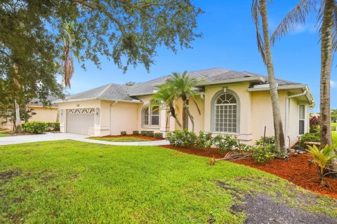 Villa ou maison à vendre à Port St. Lucie, Floride: 3 chambres, 197.79 m2 № 2401392 - photo 2