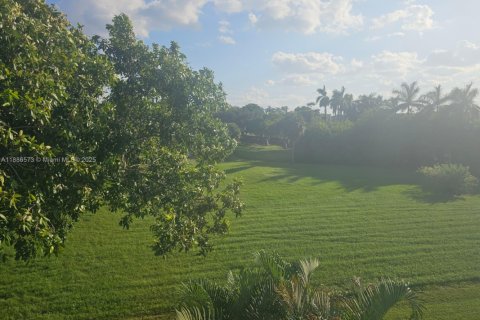 Townhouse in Hialeah, Florida 2 bedrooms, 162.76 sq.m. № 1933100 - photo 25
