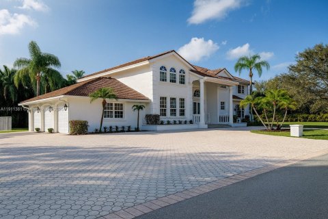 Casa en venta en Plantation, Florida, 6 dormitorios, 365.11 m2 № 1977067 - foto 1