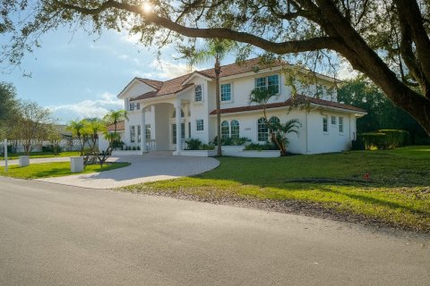 Casa en venta en Plantation, Florida, 6 dormitorios, 365.11 m2 № 1977067 - foto 2
