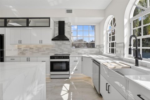 Villa ou maison à vendre à Plantation, Floride: 6 chambres, 365.11 m2 № 1977067 - photo 13