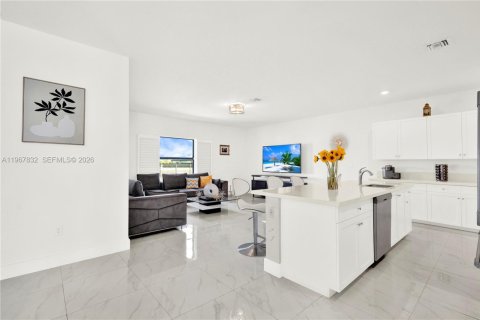 Villa ou maison à vendre à Miami, Floride: 5 chambres, 264.31 m2 № 2080461 - photo 5