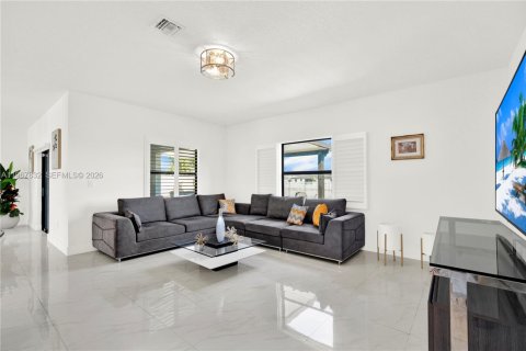 Villa ou maison à vendre à Miami, Floride: 5 chambres, 264.31 m2 № 2080461 - photo 17