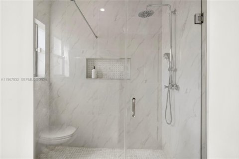 Villa ou maison à vendre à Miami, Floride: 5 chambres, 264.31 m2 № 2080461 - photo 30