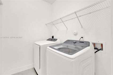 Villa ou maison à vendre à Miami, Floride: 5 chambres, 264.31 m2 № 2080461 - photo 25