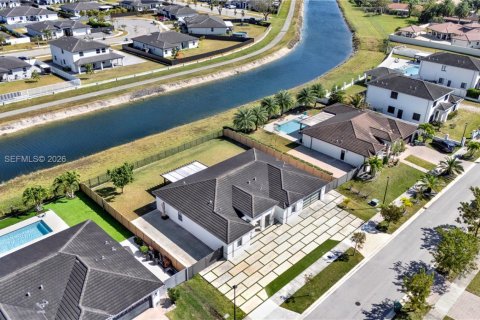 Villa ou maison à vendre à Miami, Floride: 5 chambres, 264.31 m2 № 2080461 - photo 2