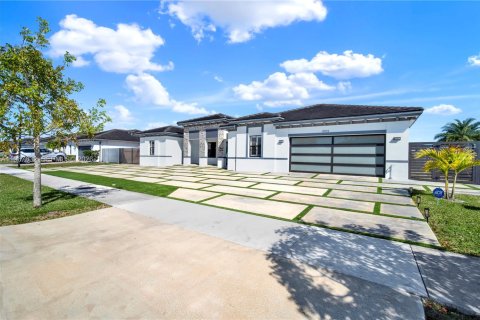 Villa ou maison à vendre à Miami, Floride: 5 chambres, 264.31 m2 № 2080461 - photo 10