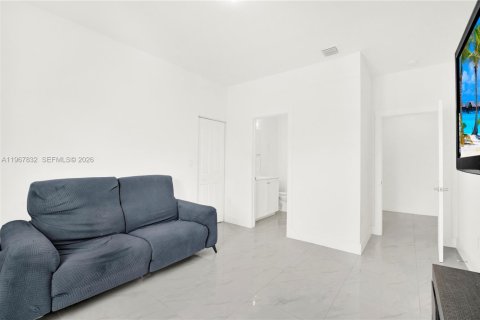 Villa ou maison à vendre à Miami, Floride: 5 chambres, 264.31 m2 № 2080461 - photo 22