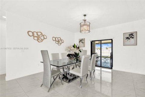 Villa ou maison à vendre à Miami, Floride: 5 chambres, 264.31 m2 № 2080461 - photo 11