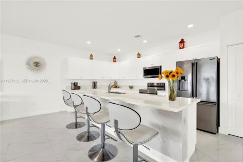 Villa ou maison à vendre à Miami, Floride: 5 chambres, 264.31 m2 № 2080461 - photo 14