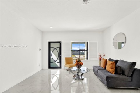 Villa ou maison à vendre à Miami, Floride: 5 chambres, 264.31 m2 № 2080461 - photo 7