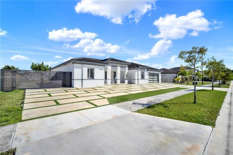 Villa ou maison à vendre à Miami, Floride: 5 chambres, 264.31 m2 № 2080461 - photo 4