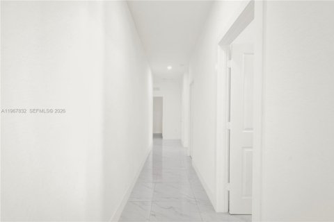 Villa ou maison à vendre à Miami, Floride: 5 chambres, 264.31 m2 № 2080461 - photo 19