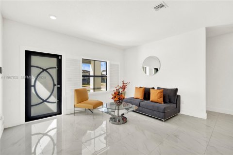 Villa ou maison à vendre à Miami, Floride: 5 chambres, 264.31 m2 № 2080461 - photo 8