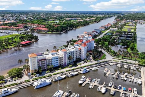 Condo in Palm Coast, Florida, 2 bedrooms № 2222195 - photo 2
