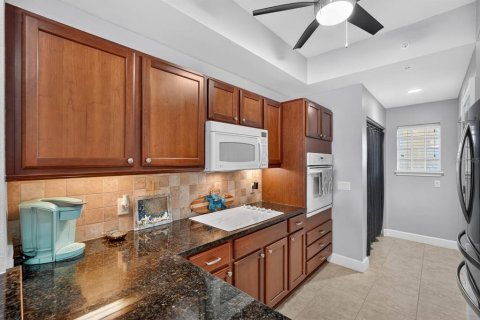 Condo in Palm Coast, Florida, 2 bedrooms № 2222195 - photo 24