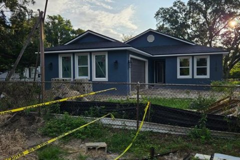 House in Tampa, Florida 4 bedrooms, 236.62 sq.m. № 2409030 - photo 3