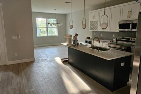 House in Tampa, Florida 4 bedrooms, 236.62 sq.m. № 2409030 - photo 17