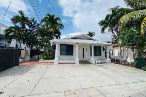 Casa en Miami, Florida 4 dormitorios, 431.16 m2 № 1946110