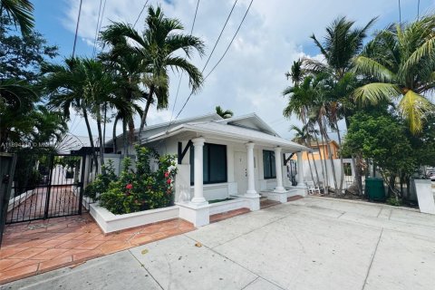 Casa en alquiler en Miami, Florida, 4 dormitorios, 431.16 m2 № 1946110 - foto 2