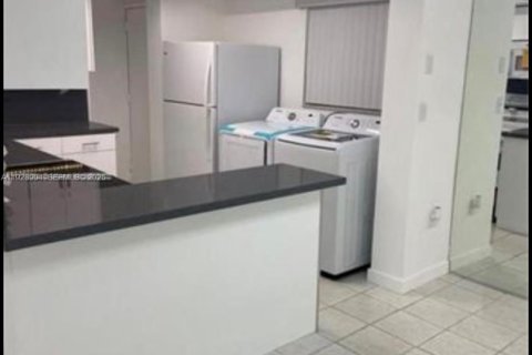 Apartamento en alquiler en Miami, Florida, 2 dormitorios, 110.93 m2 № 1987859 - foto 17