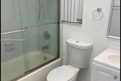 Apartamento en alquiler en Miami, Florida, 2 dormitorios, 110.93 m2 № 1987859 - foto 18