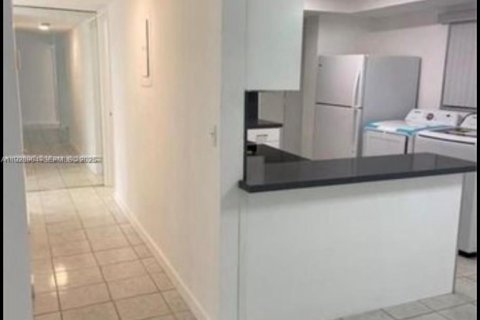 Apartamento en alquiler en Miami, Florida, 2 dormitorios, 110.93 m2 № 1987859 - foto 6