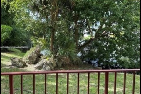 Apartamento en alquiler en Miami, Florida, 2 dormitorios, 110.93 m2 № 1987859 - foto 10