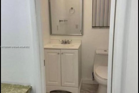Apartamento en alquiler en Miami, Florida, 2 dormitorios, 110.93 m2 № 1987859 - foto 9