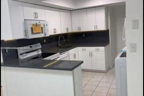 Apartamento en alquiler en Miami, Florida, 2 dormitorios, 110.93 m2 № 1987859 - foto 19