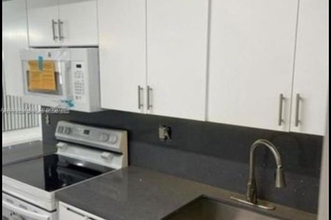 Apartamento en alquiler en Miami, Florida, 2 dormitorios, 110.93 m2 № 1987859 - foto 21