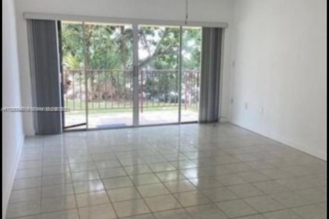 Apartamento en alquiler en Miami, Florida, 2 dormitorios, 110.93 m2 № 1987859 - foto 1