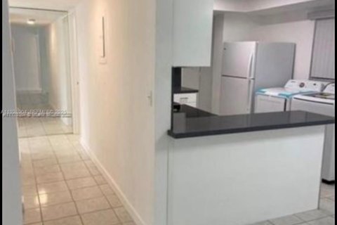 Apartamento en alquiler en Miami, Florida, 2 dormitorios, 110.93 m2 № 1987859 - foto 20