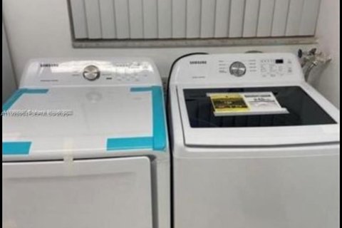 Apartamento en alquiler en Miami, Florida, 2 dormitorios, 110.93 m2 № 1987859 - foto 8