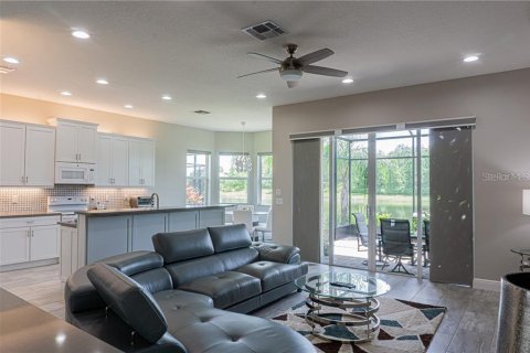 House in Wimauma, Florida 4 bedrooms, 229.47 sq.m. № 2230275 - photo 9