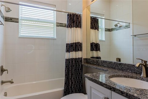 House in Wimauma, Florida 4 bedrooms, 229.47 sq.m. № 2230275 - photo 23