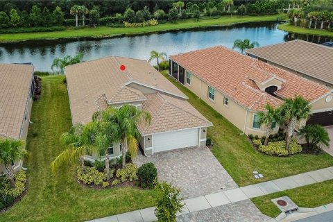 House in Wimauma, Florida 4 bedrooms, 229.47 sq.m. № 2230275 - photo 28