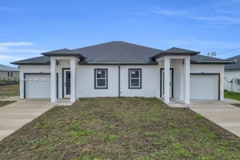 Propiedad comercial en venta en Lehigh Acres, Florida № 1955683 - foto 1