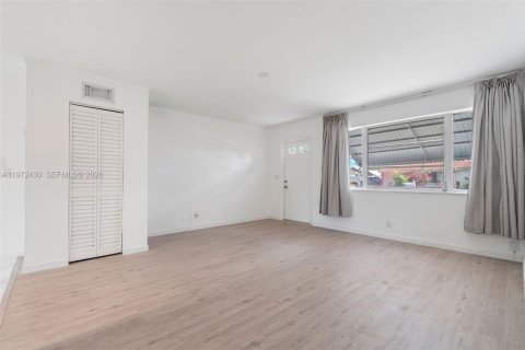 Casa en alquiler en Hollywood, Florida, 3 dormitorios, 100.33 m2 № 2047219 - foto 6