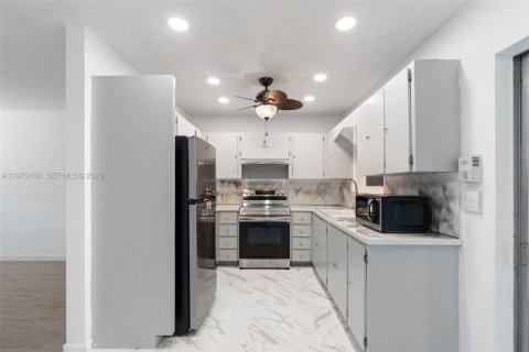 Casa en alquiler en Hollywood, Florida, 3 dormitorios, 100.33 m2 № 2047219 - foto 9