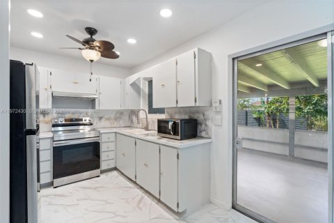 Casa en alquiler en Hollywood, Florida, 3 dormitorios, 100.33 m2 № 2047219 - foto 10