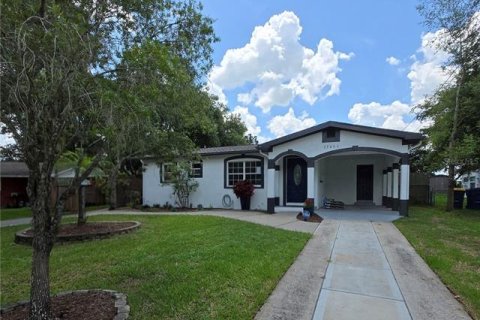 House in Dade City, Florida 4 bedrooms, 111.11 sq.m. № 2296725