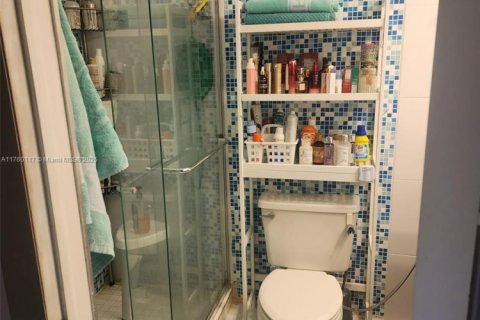 Купить виллу или дом в Холливуд, Флорида 2 спальни, 92.9м2, № 1985350 - фото 15