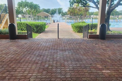 Купить виллу или дом в Холливуд, Флорида 2 спальни, 92.9м2, № 1985350 - фото 20