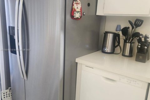 Купить виллу или дом в Холливуд, Флорида 2 спальни, 92.9м2, № 1985350 - фото 12