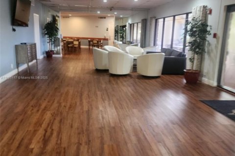 Купить виллу или дом в Холливуд, Флорида 2 спальни, 92.9м2, № 1985350 - фото 21